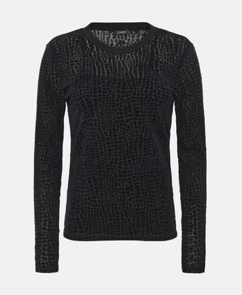 Long-sleeved top