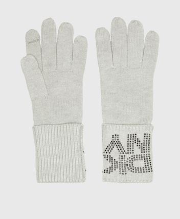 Knitted gloves