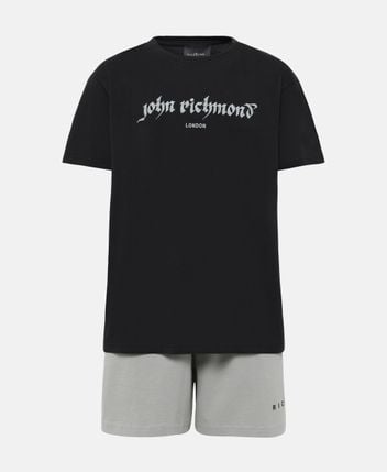Set of t-shirts and shorts