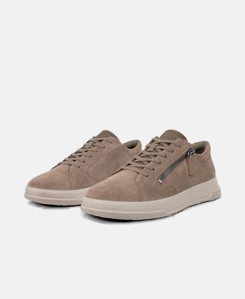 Sneakers Move