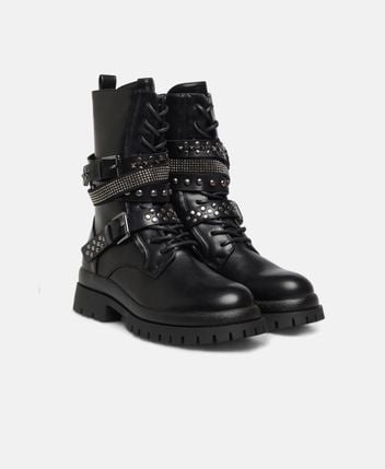 Lace-up ankle boot