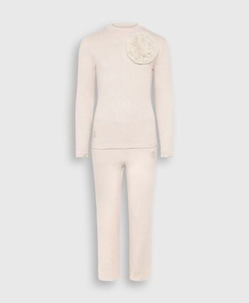 Long-sleeved shirts and trousers