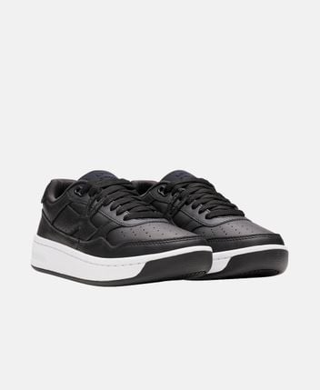 Sneakers Court