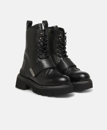 Lace-up ankle boot