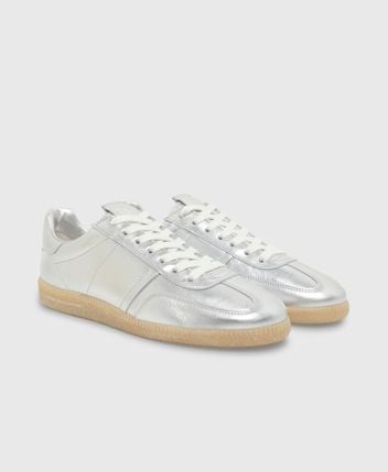 Sneakers Crack