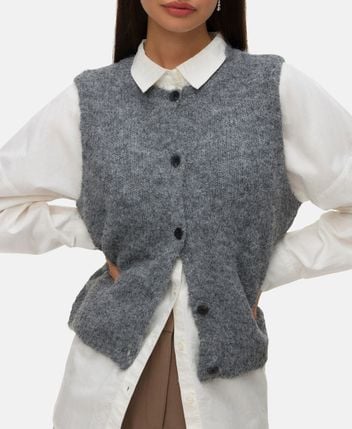 Sleeveless pullover