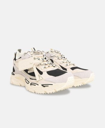 Chunky sneakers