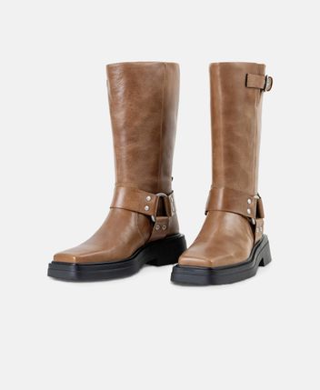 Boots Eyra