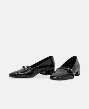 Mary Jane pumps