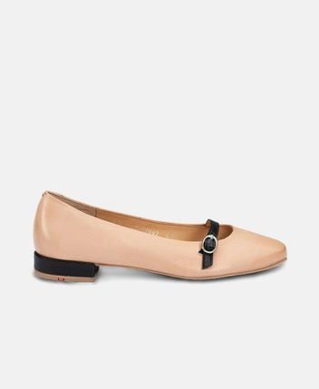 Ballerina flat with straps