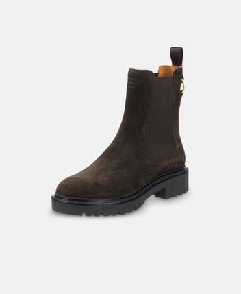 Chelsea boots