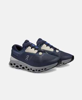 Running shoes Cloudstratus 3