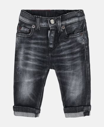 Straight-leg jeans