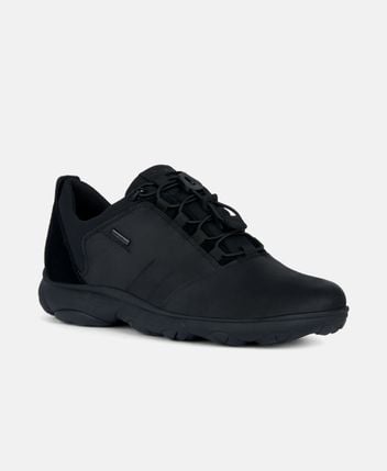 Sneakers u Nebula
