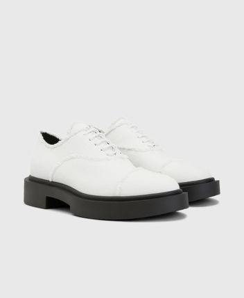 Lace-up shoes