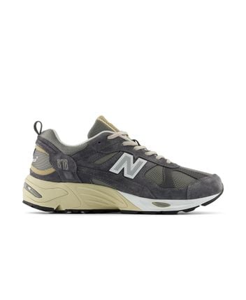 Sneakers 878