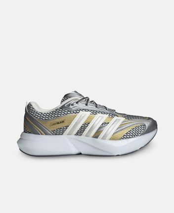 Sports shoes