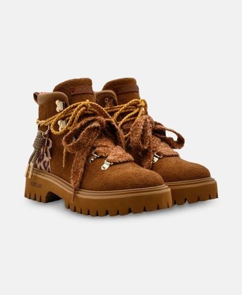 Lace-up boots Mount