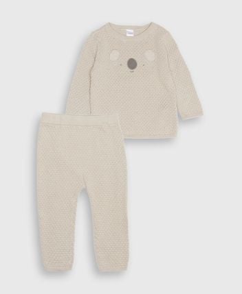 Pullover and trouser set