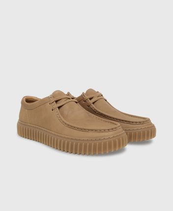 Lace-up shoes