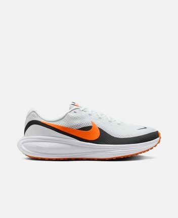 Running shoes Revolution 8