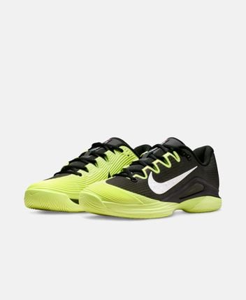 Tennis shoes