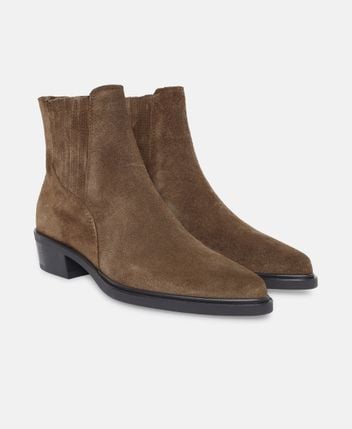Chelsea boots