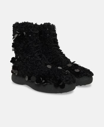 Lace-up ankle boot