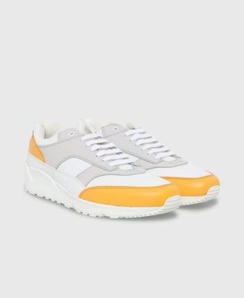 Sneakers Bump