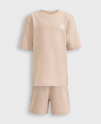 T-shirt and shorts set