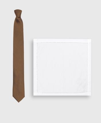 Tie and pocket square set