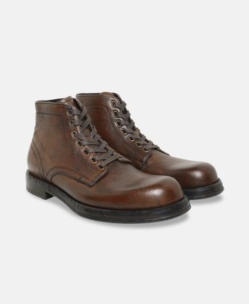 Lace-up ankle boot