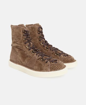 Lace-up ankle boot