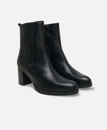 Chelsea boots
