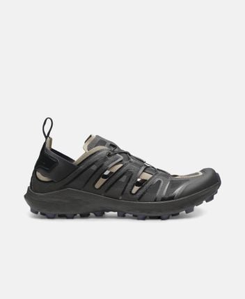 Sneakers Udara Advanced