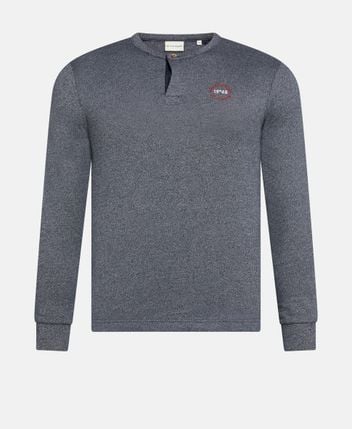 Long-sleeved top