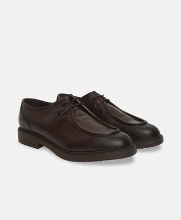 Lace-up shoes