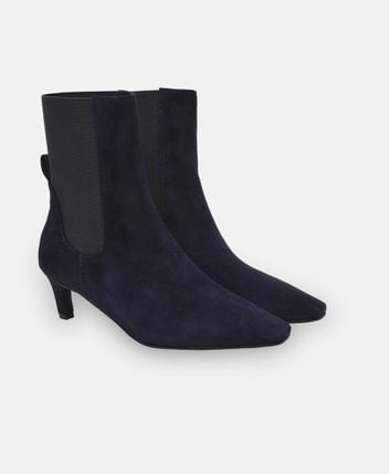 Chelsea boots