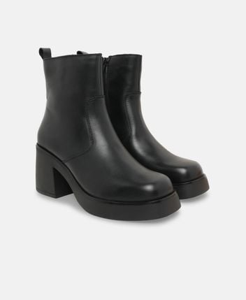 Ankle boots Vaka