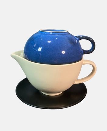 Teapot and tea cup set