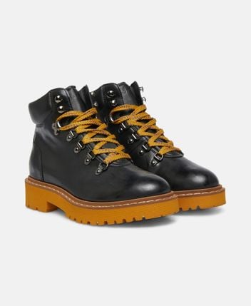 Lace-up ankle boot Pedula