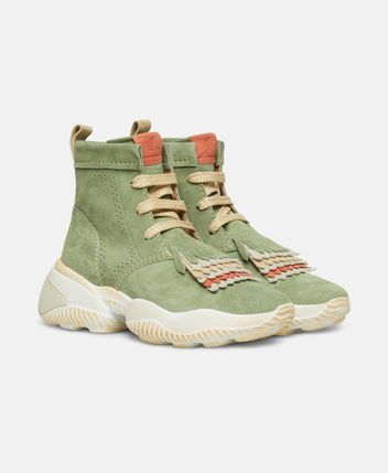 Platform sneakers Interaction