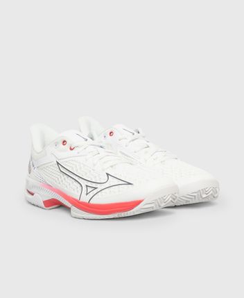 Tennis shoes