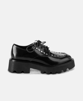 Lace-up shoes