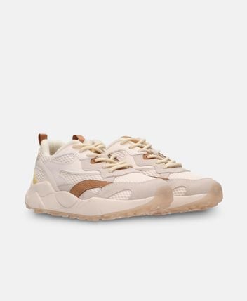 Sneakers Mount w