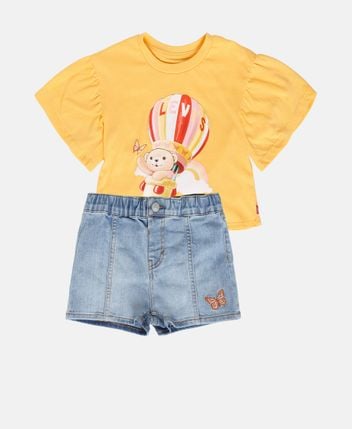 Set of t-shirts and shorts
