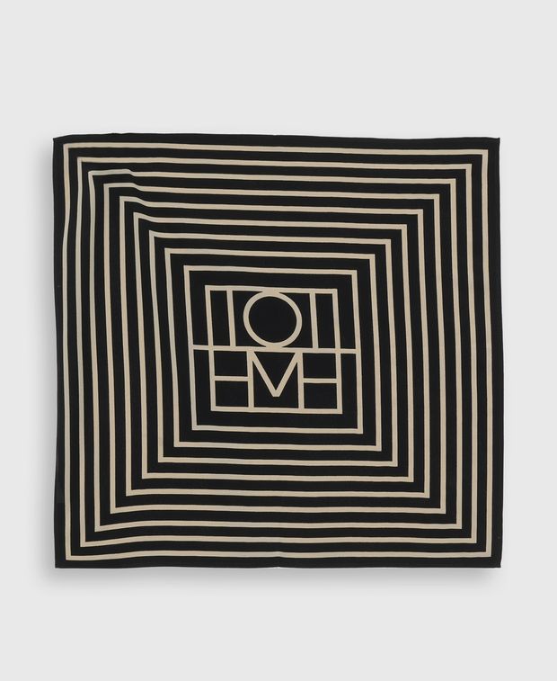 TOTEME 시그니처 넥커프