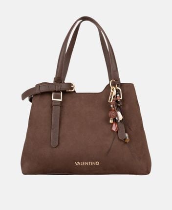 Shopper Winnie Winter