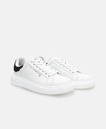 Sneakers Action