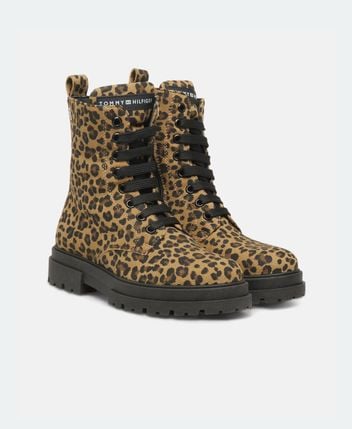 Lace-up ankle boot
